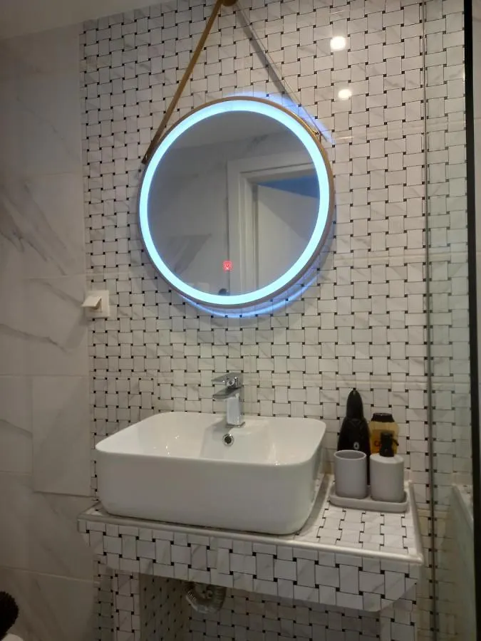 Apollonas: Luxury Apartment in Ladadika, Central Thessaloniki